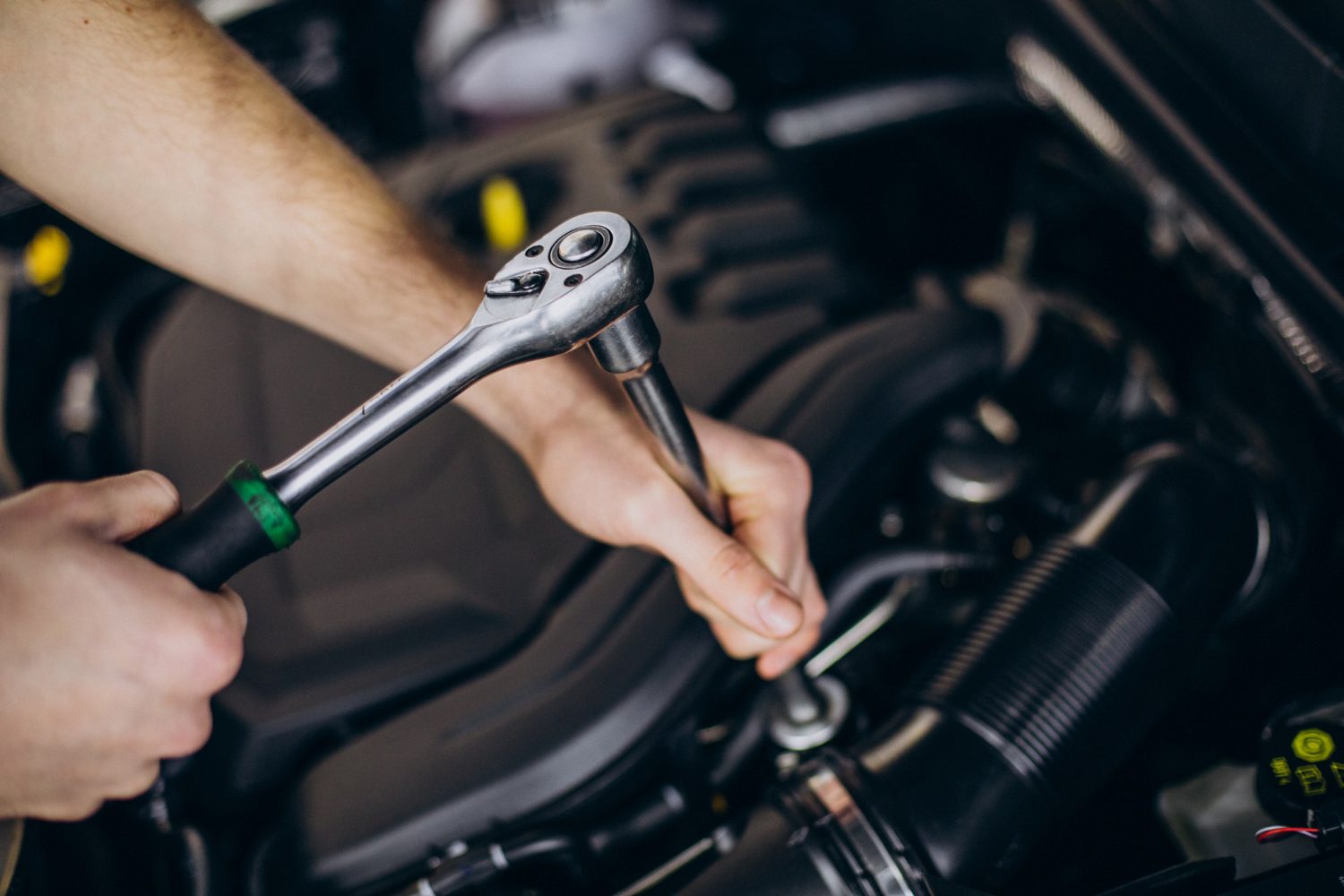 repair-man-making-car-service repair-man-making-car-service