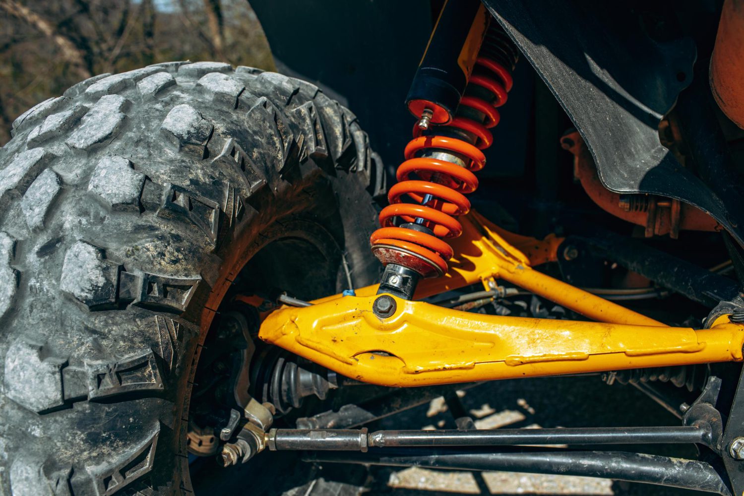 shock-absorber-atv-car-close-up Auto & Tire